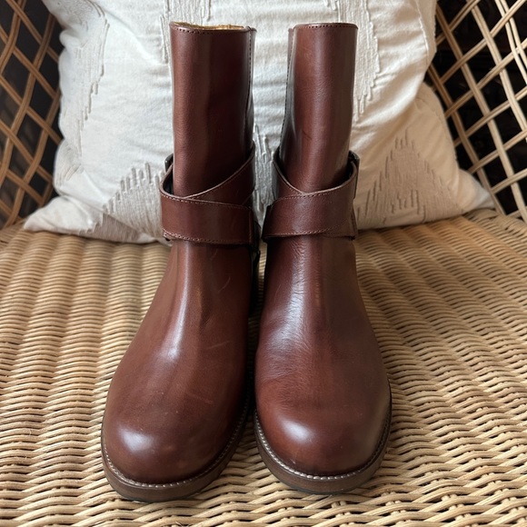 10022-SHOE SAKS FIFTH AVENUE BROWN LEATHER SHORT BUCKLE BOOTS - Picture 3 of 7